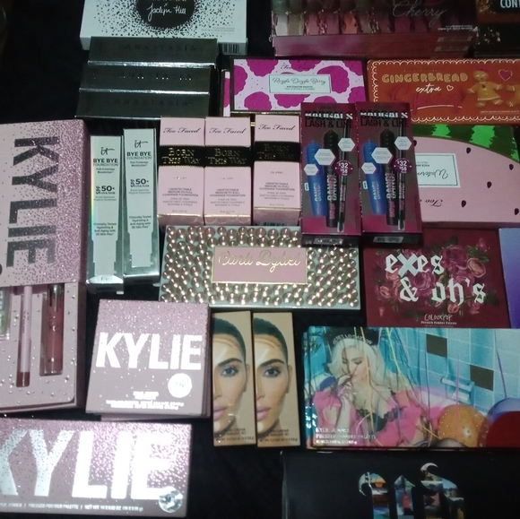 Makeup - Picture 4 of 5